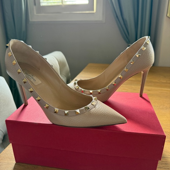 Valentino Nude Pink Rockstud Pump Heels - Picture 6 of 14